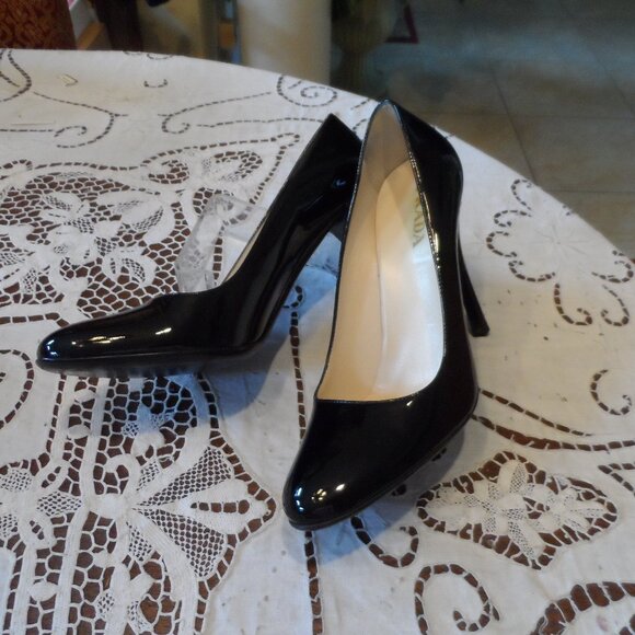 Prada Black Calf Patent Leather Heeled Pumps Size 37B - Picture 1 of 16